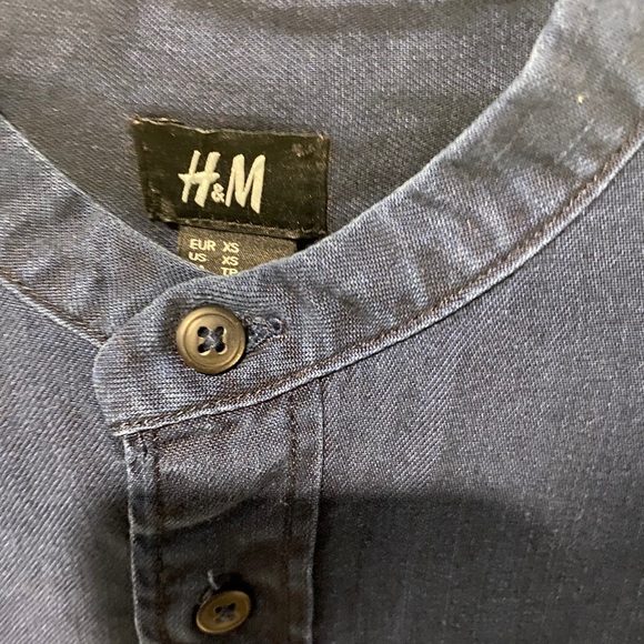 H&M shirts - Picture 2 of 6